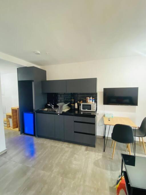 Апартаменты Lovely Flat In The Center 36 Тель-Авив Экстерьер фото